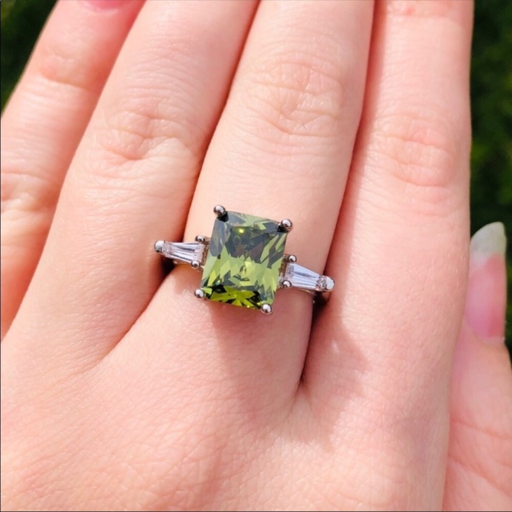New 925 Stamped Princess Cut Peridot Ring - Picture 5 of 5